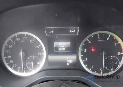 2017 Infiniti Qx30 Premium z USA, uszkodzony, nr VIN SJKCH5CR1HA035355